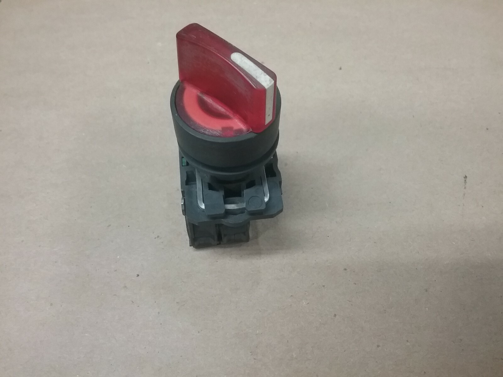 Telemecanique 2-Position RED selector Switch ZBE-101 ZBV-B4 #08F81