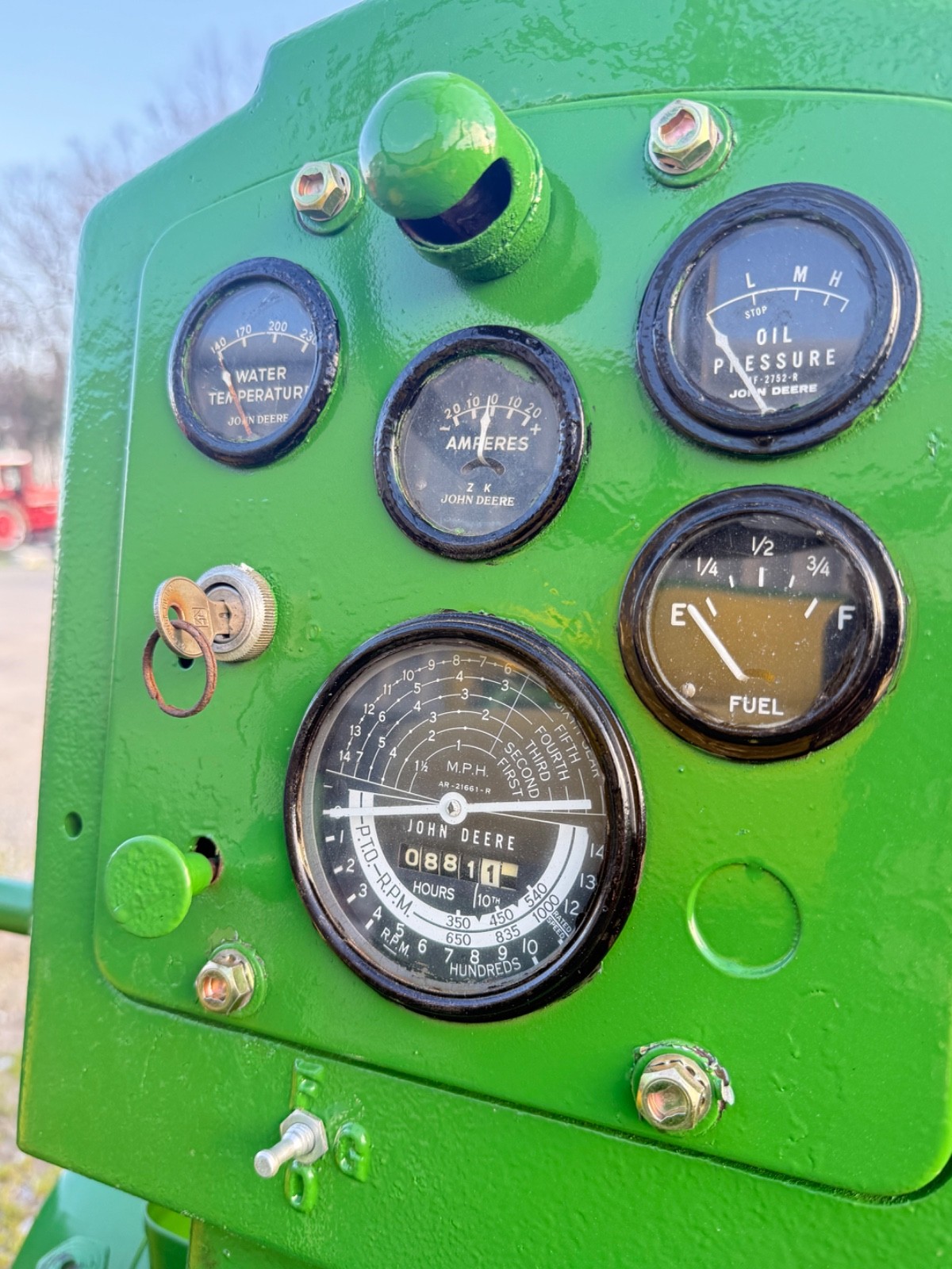 720 JOHN DEERE TRACTOR 881 HRS