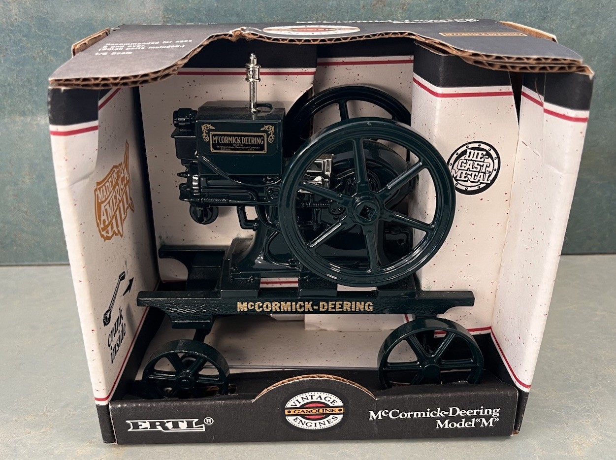 1917-37 IH "McCormick-Deering Model M" (1:6) Green Diecast Engine, Ertl (#4351)