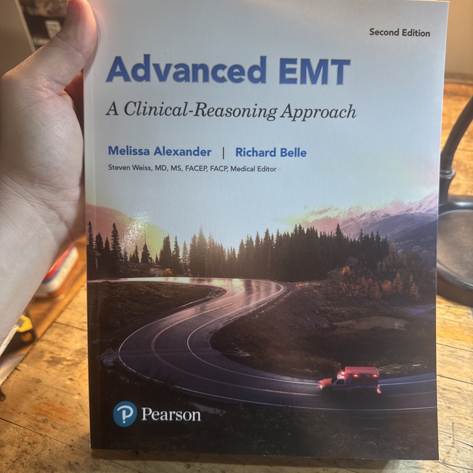Advanced EMT: A Clinical Reasoning Approach (2nd Edition) - VERY GOOD
