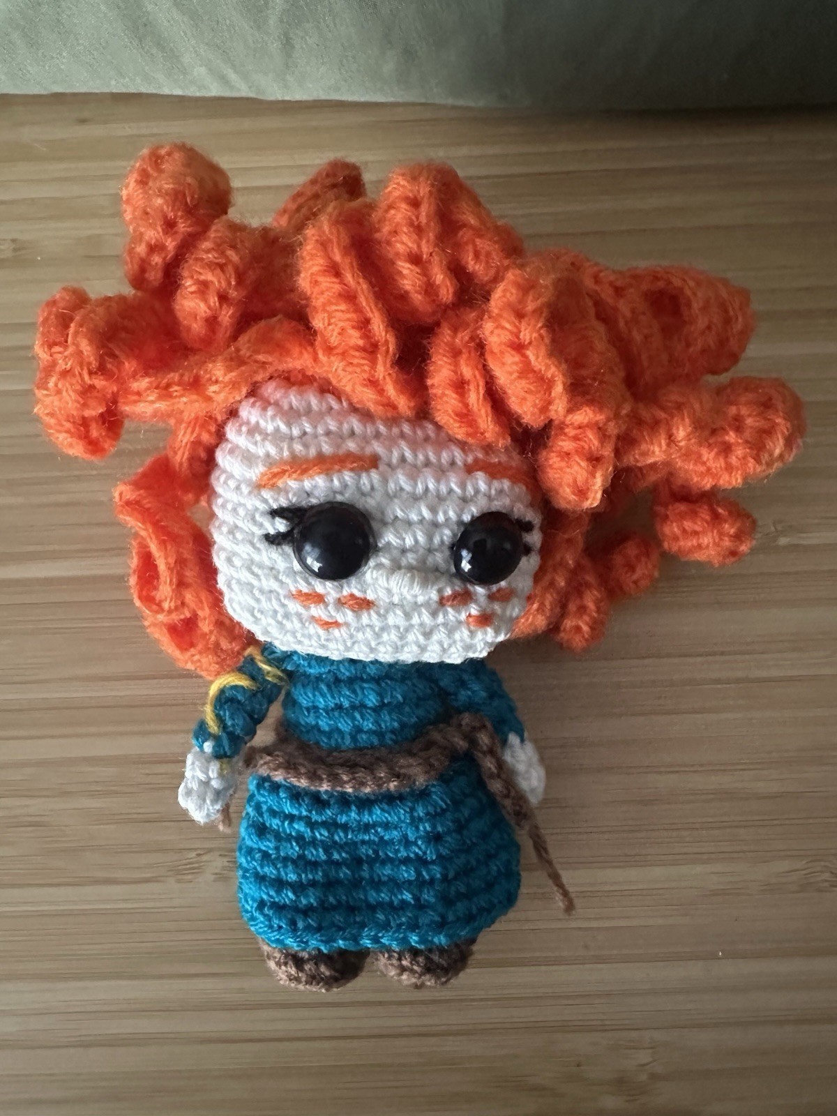 Hermosa Amigurimi Muñeca MERIDA , LLAVERO , 13 x 11 Cm  Made In El Salvador