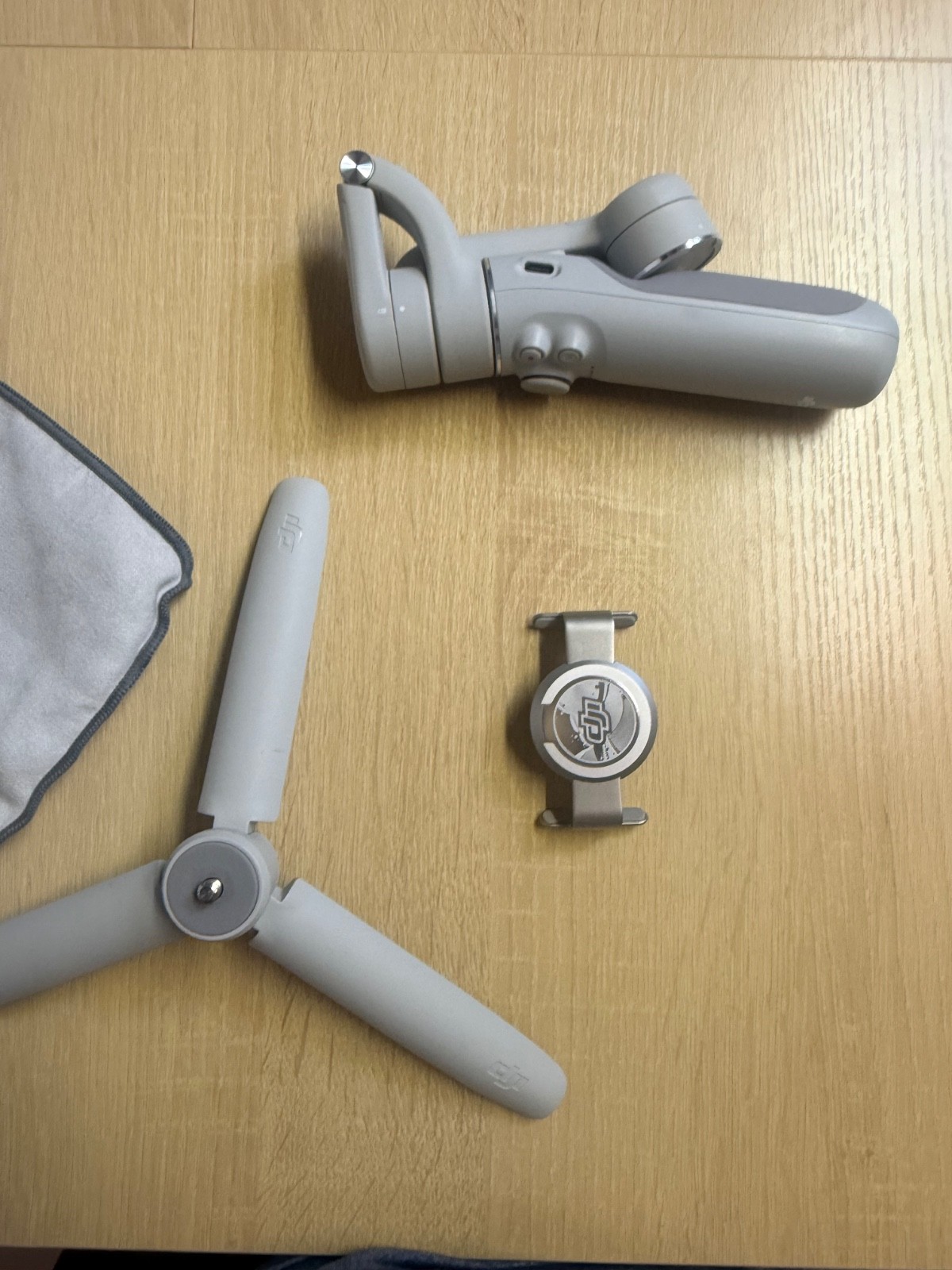 DJI Osmo Mobile SE Gimbal, 3-Axis, Foldable, Android , iPhone Gimbal Model OK200