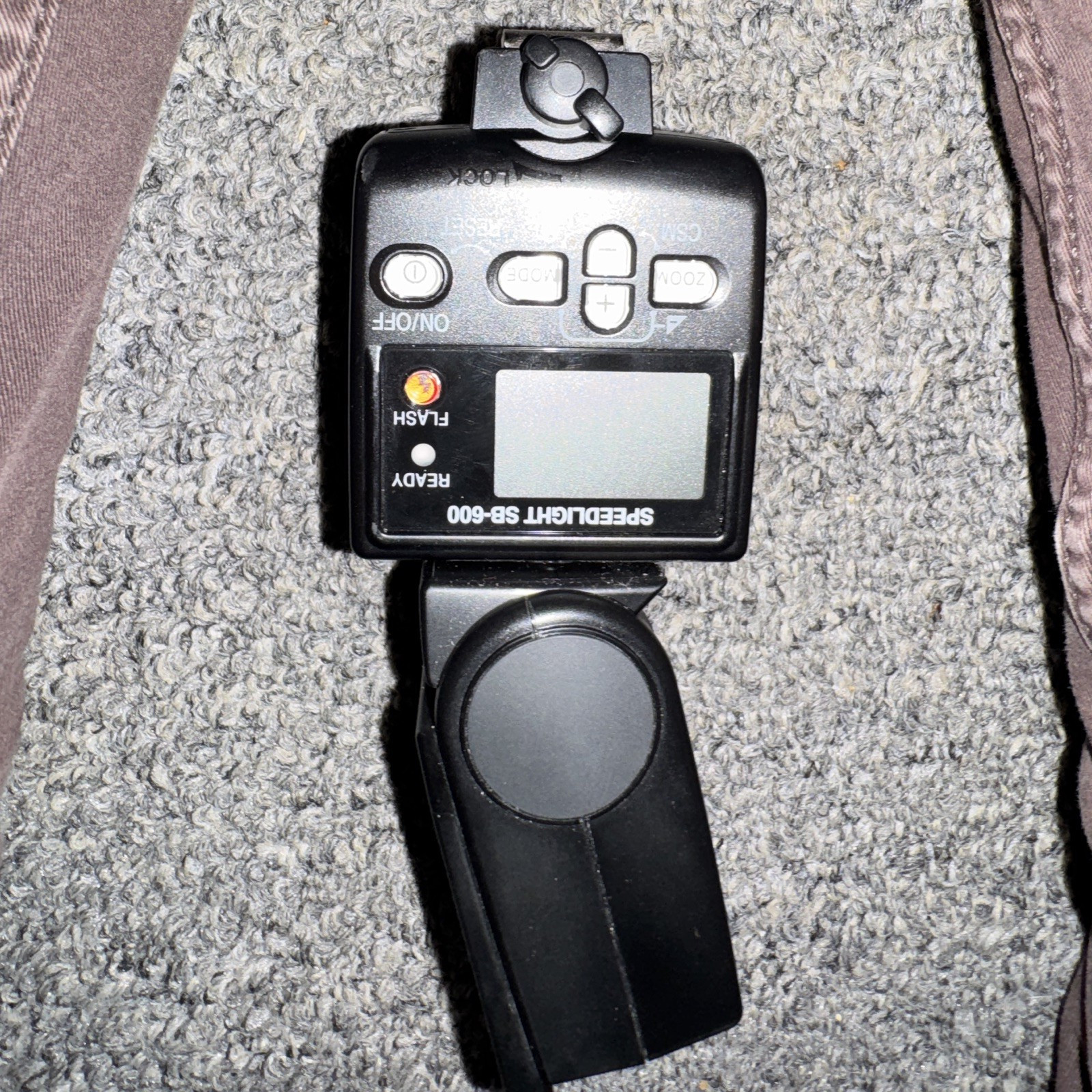 Nikon Speedlight SB-600 Shoe Mount Hot Shoe Xenon Flash w/ LCD Display