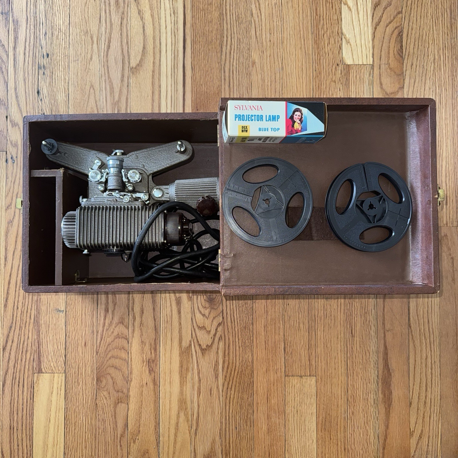 Vintage Revere Camera Company 8mm Film Strip Projector Model 80 w/Case & Cord