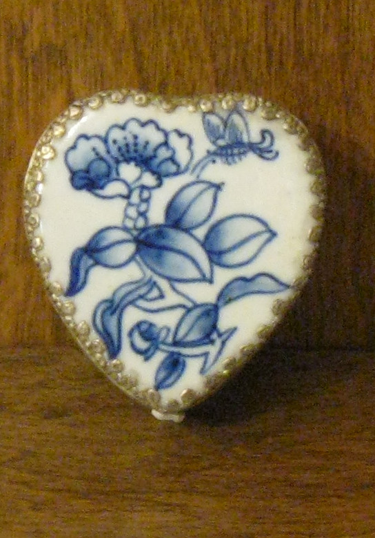 Oriental Trinket Box #1827G Blue Flower  porcelain inlay NEW  commoncore