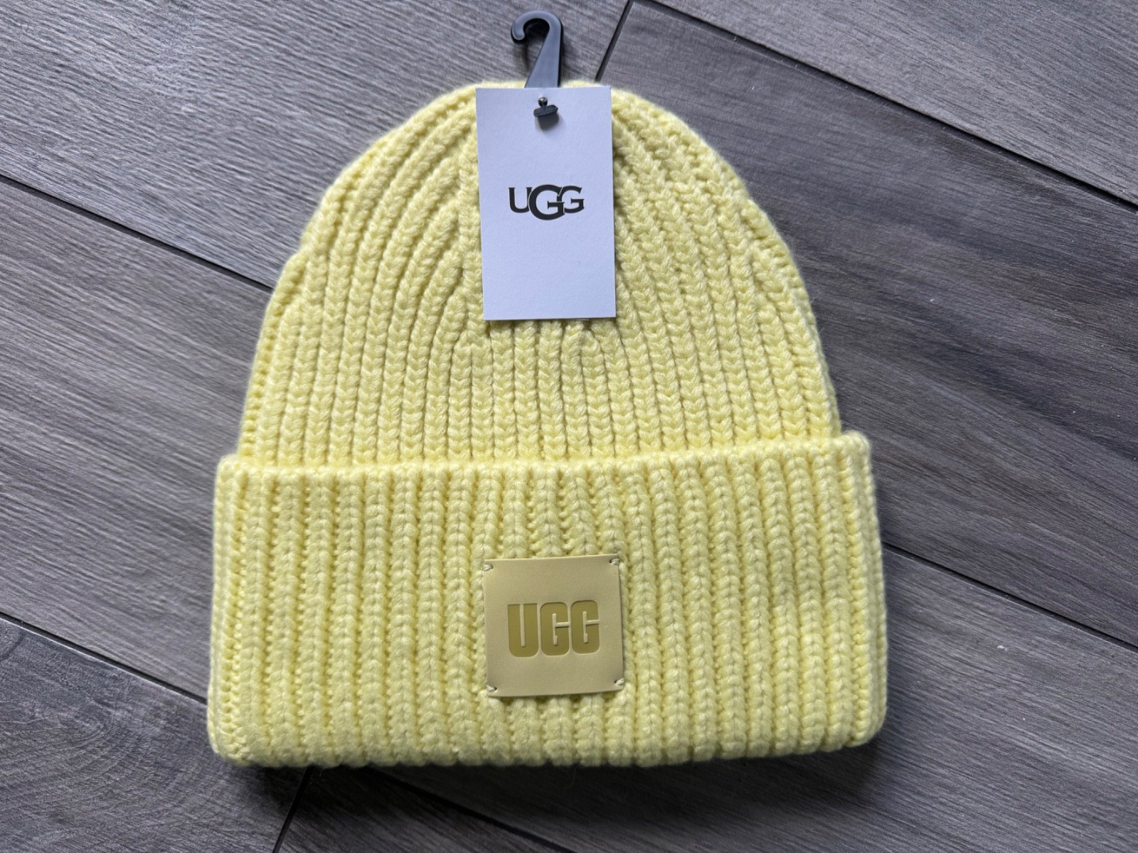 UGG CHUNKY UNISEX RIBBED CUFFED KNIT BEANIE, PURPLE,IVORY,OLIVE,YELLOW, NWT, OS