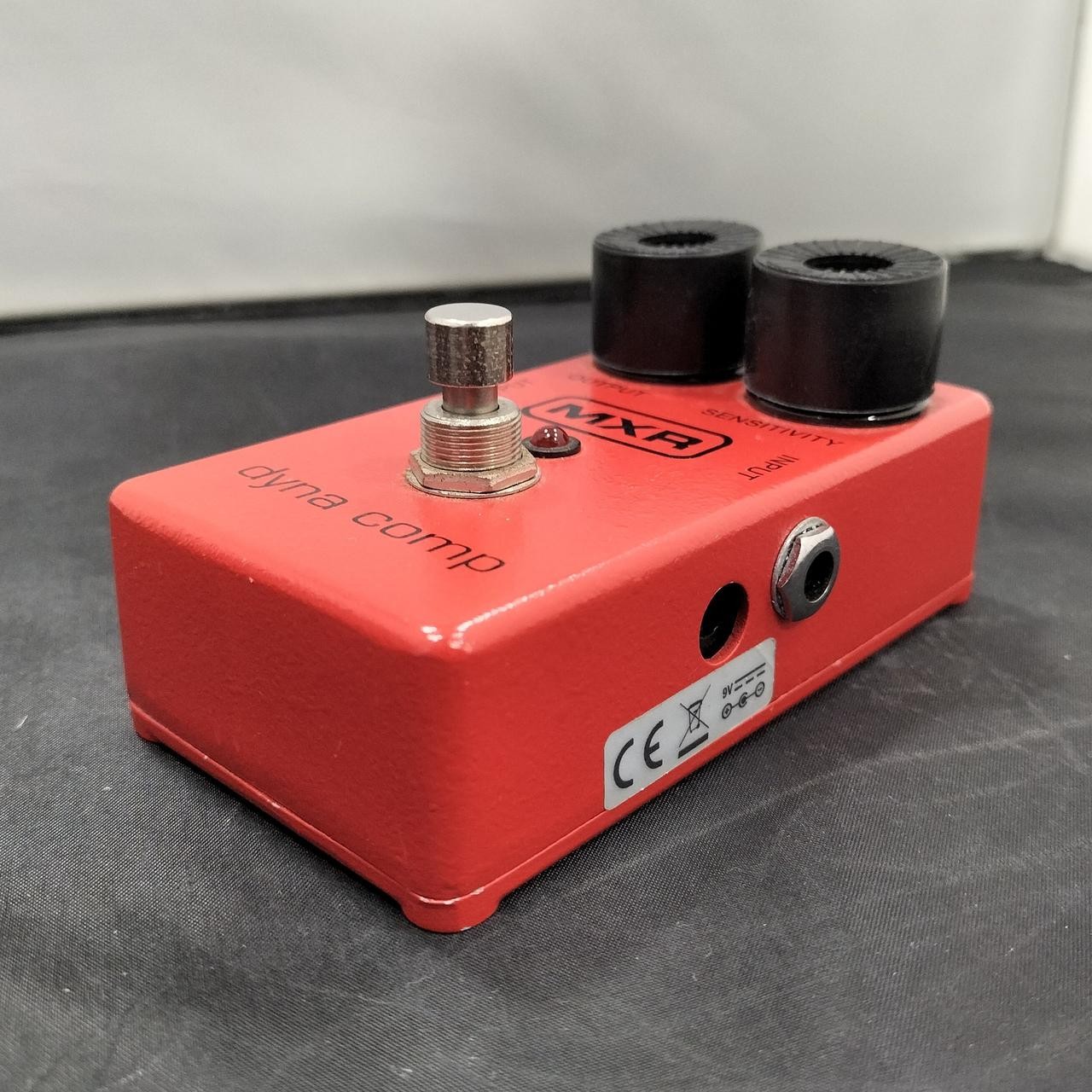 MXR Dyna Comp Compressor Pedal Classic Sustain Clicky Tone M102 Guitar Effect