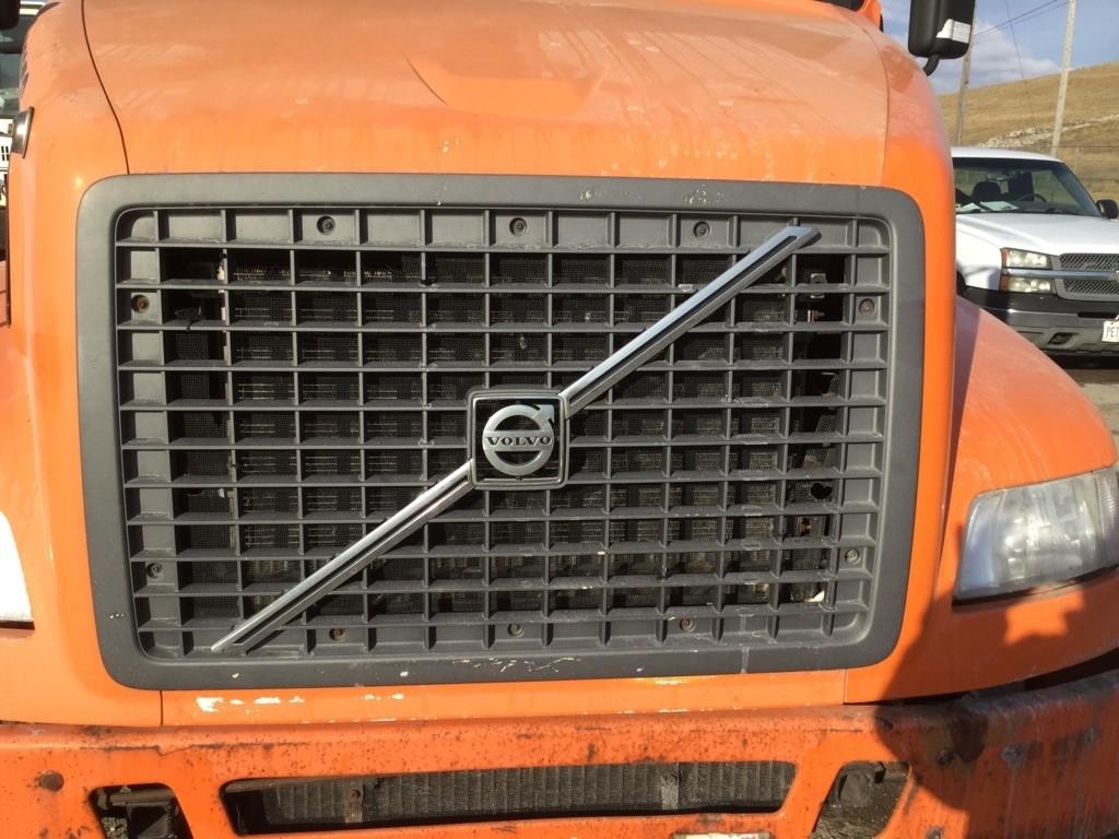 For 2007 VOLVO VNM 2004-2020 GRILLE ,  OH
