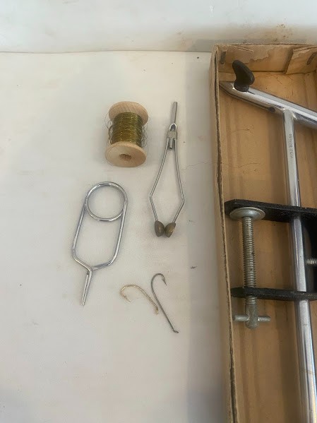 Sunrise Fly King Fly Tying Vise Plus Extras