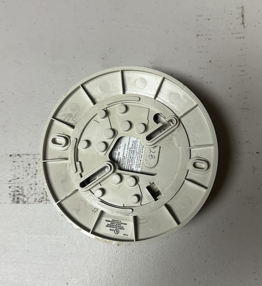 Silent Knight SD505 APS Smoke Detector and Base
