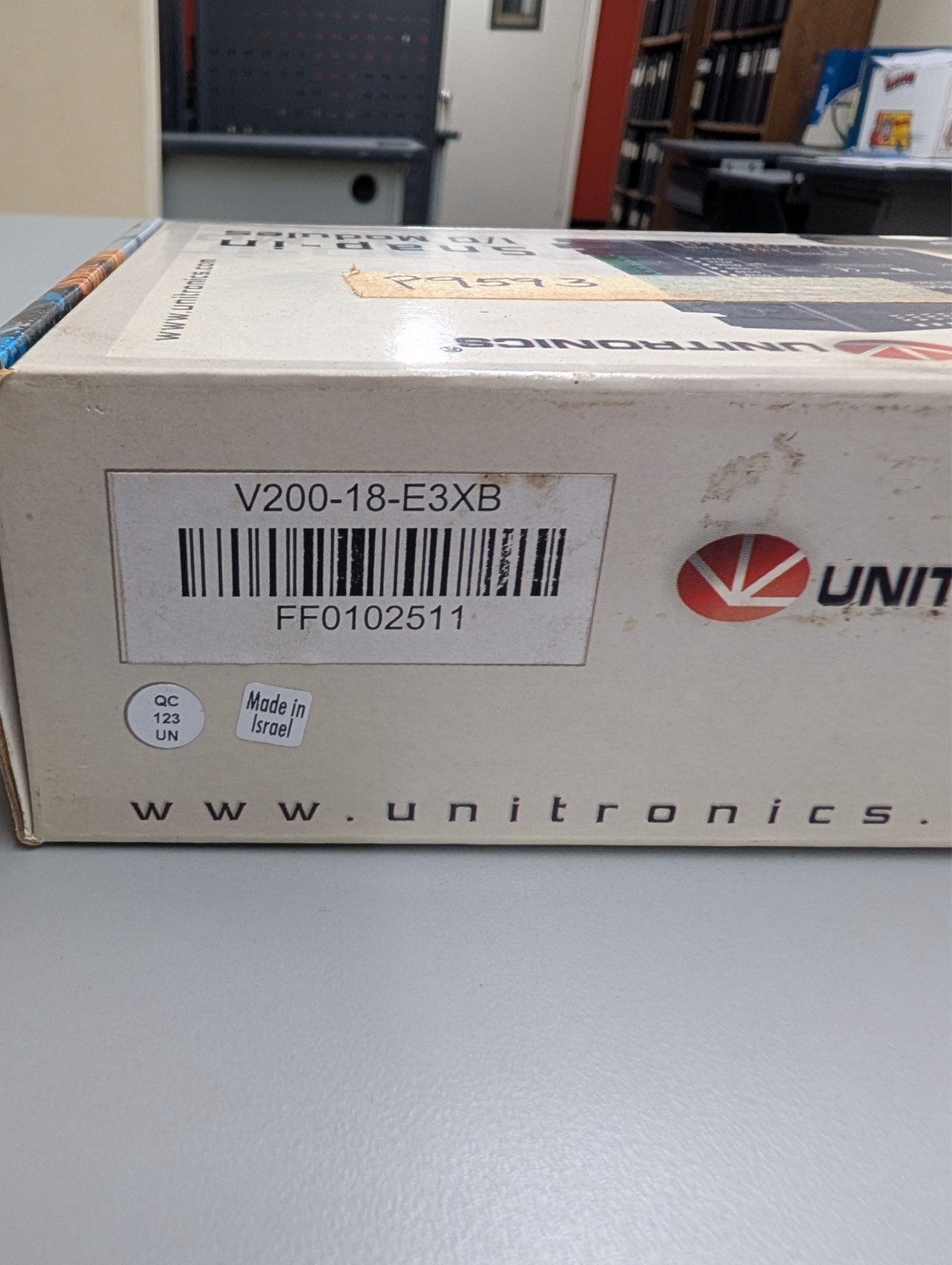 UNITRONICS V200-18-E3XB / V20018E3XB (BRAND NEW)
