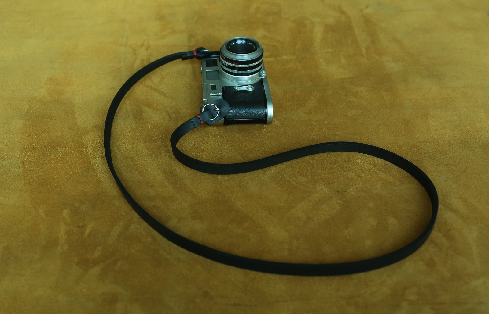 Windmup Stealth Black | Handmade Thick Leather Camera Strap