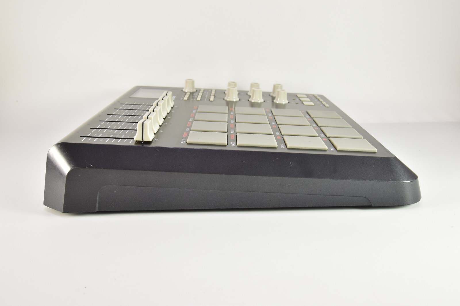 Akai Professional MPD26 USB MIDI Pad Control Unit 16 MPC Pads 6 Faders Knobs