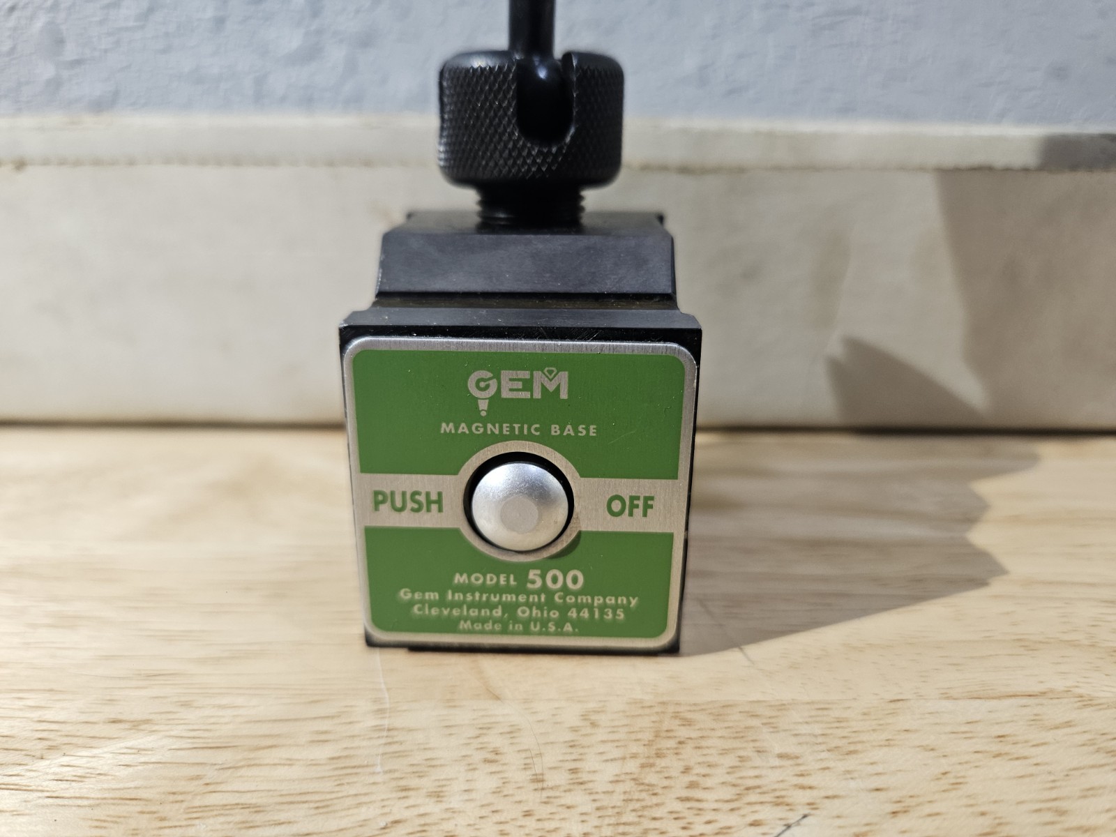 Gem Instrument Co. 500FA-22 Magnetic Base Holder And Pivot Idicator
