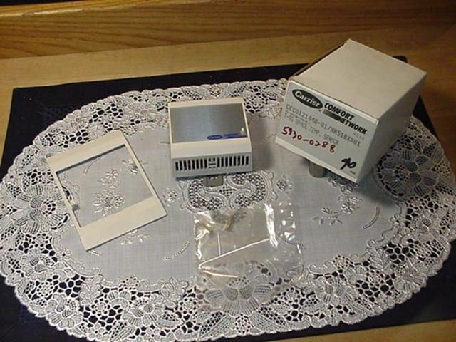 Carrier CEC0121448-01 / HH51BX001 T-55 Space Temperature Sensor NEW IN BOX!