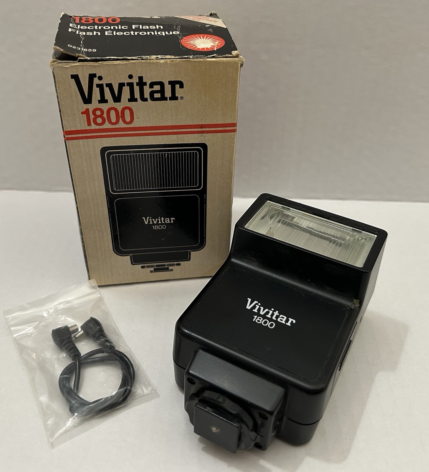 Vintage Vivitar 1800 Electronic Flash Unit with PC Sync Cord & Original Box