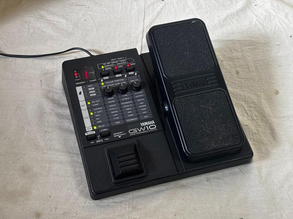 Yamaha GW10 Guitar Performance Effector w/ power supply