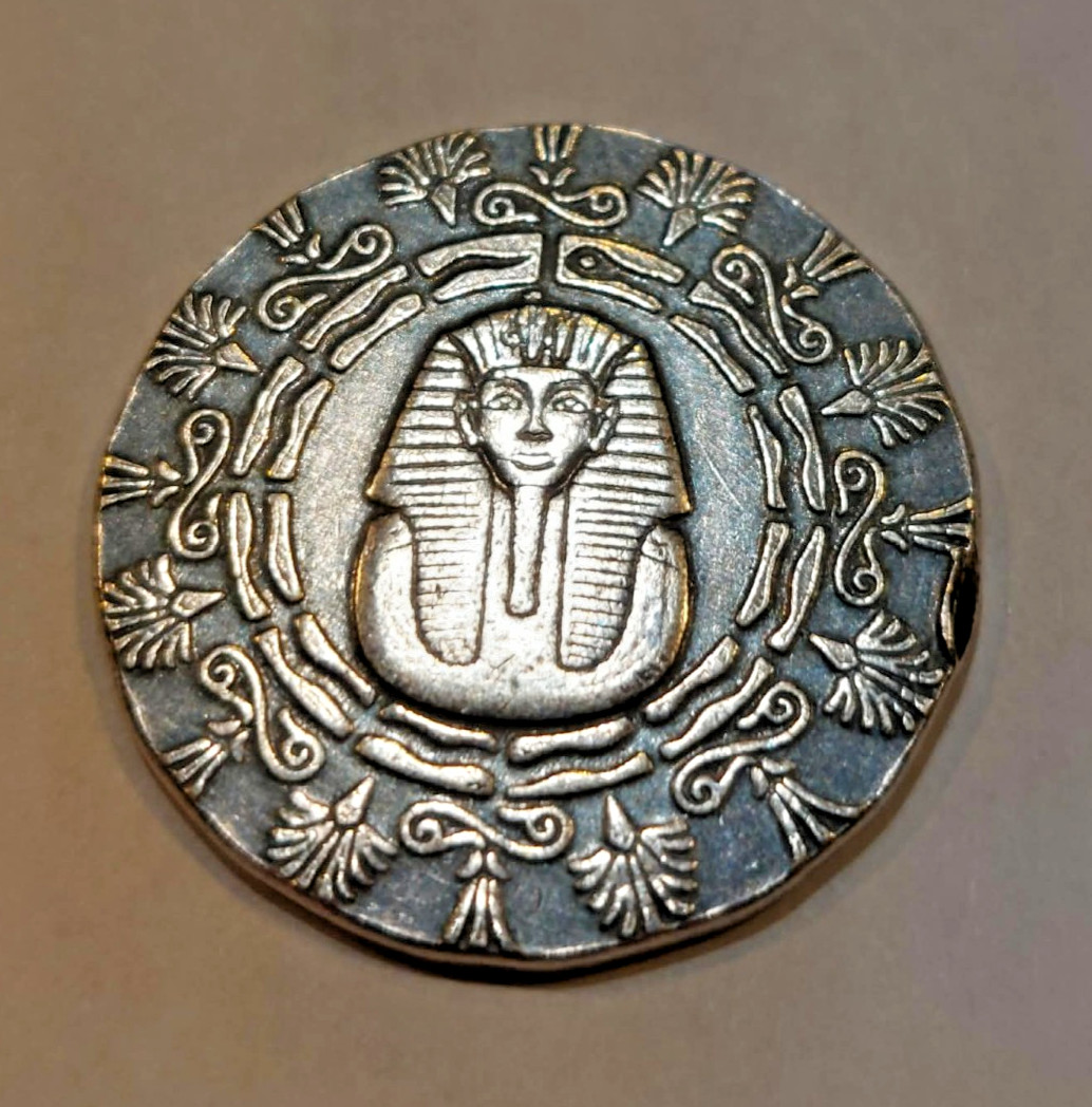 Egyptian King Tut 1/4 troy oz 999 Fine Pure Silver Fractional Round Coin Pyramid