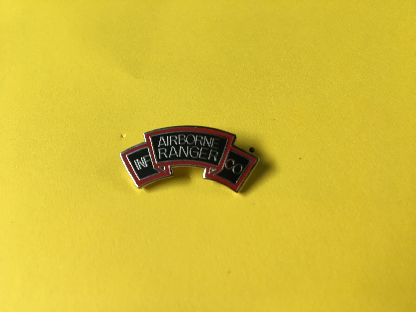 US ARMY AIRBORNE RANGER INFANTRY COMPANY SMALL HAT/LAPEL PIN