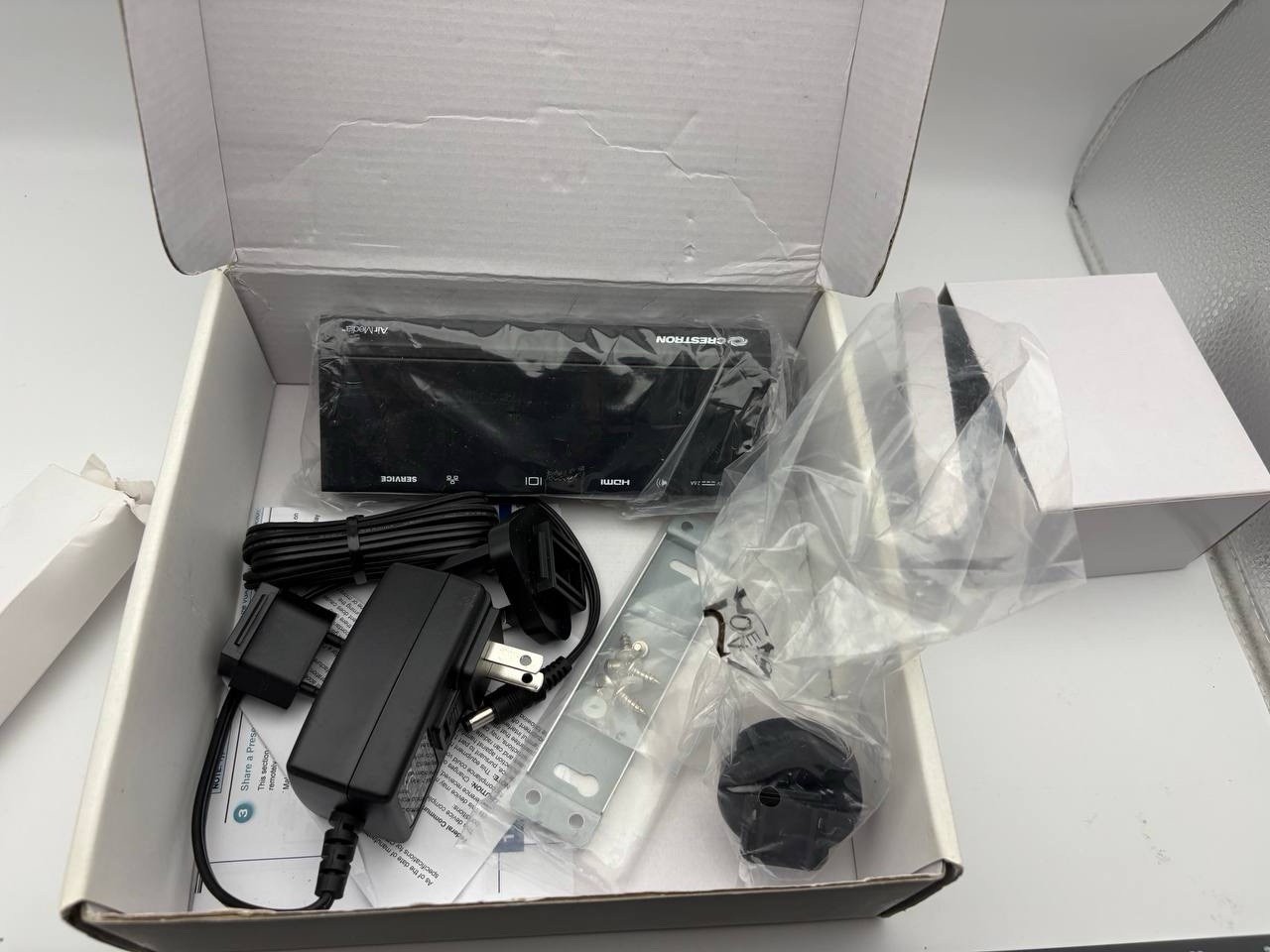 Crestron AM-101 AirMedia Presentation Gateway 6508053 New Open Box
