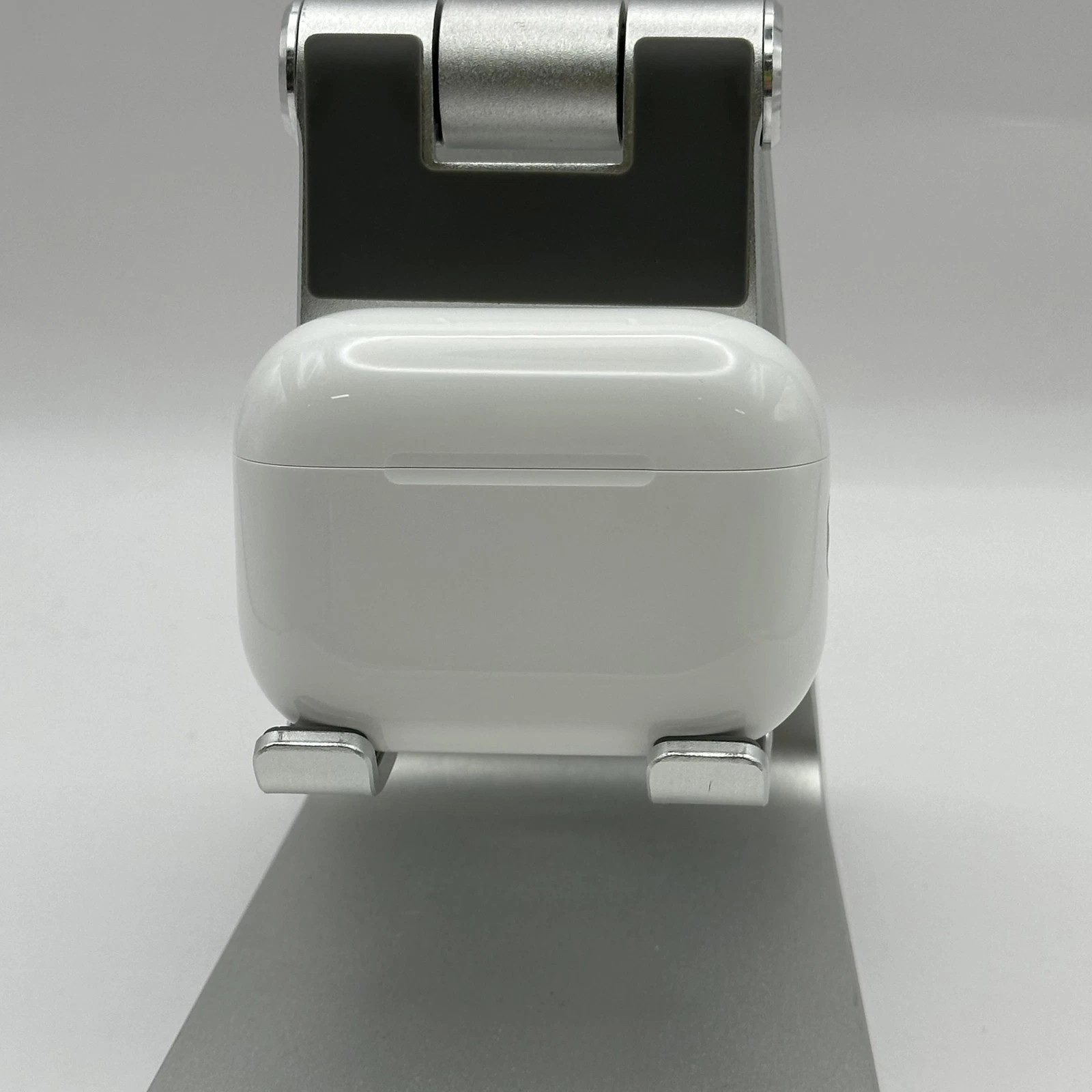 AirPods Pro 3 USB-C White w/ Charging Case - Very Good Condition