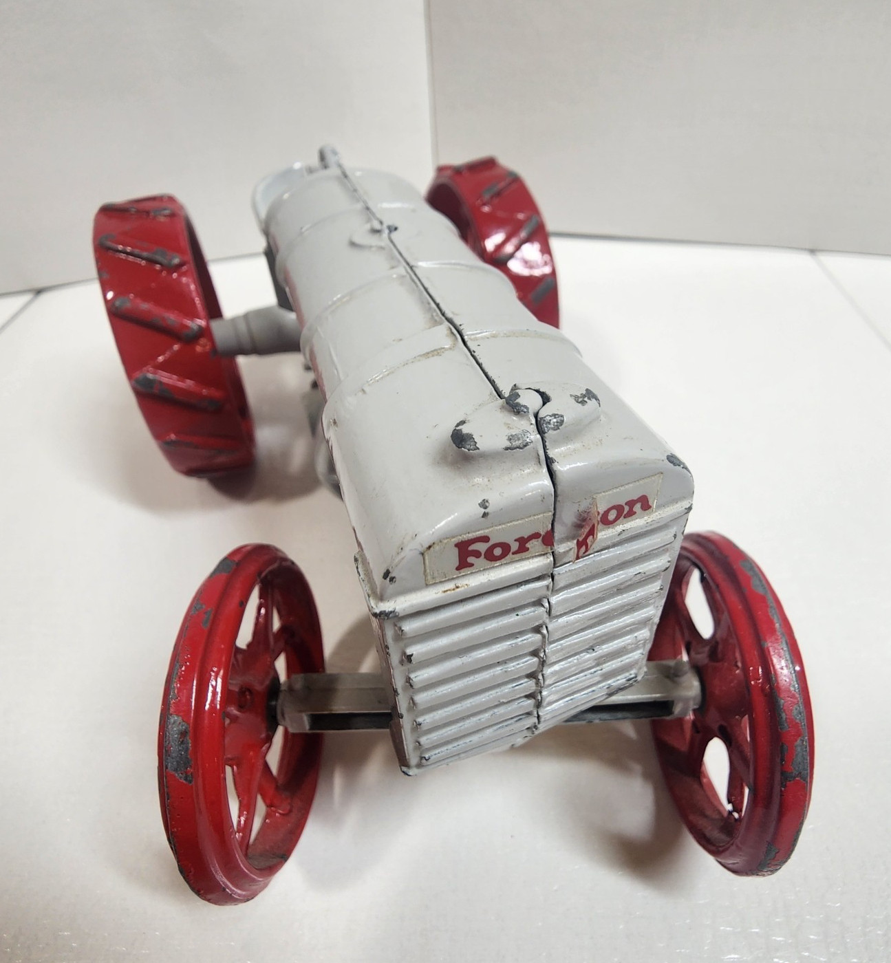 Diecast Fordson Toy Tractor #3021 Missing the Steering Wheel