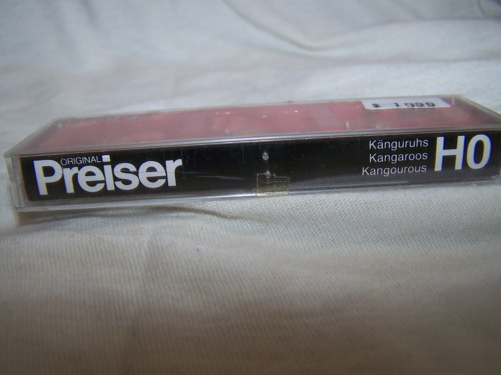 Preiser #20392 HO Scale Kangaroos(Pack of 3)