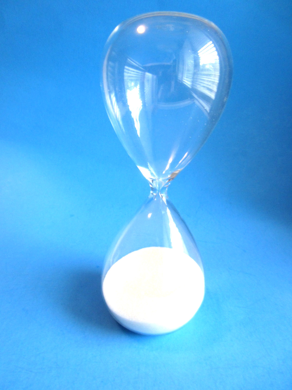 Vintage 7.75" MCM Hand Blown Hour Glass White Sand  15 Minute Timer