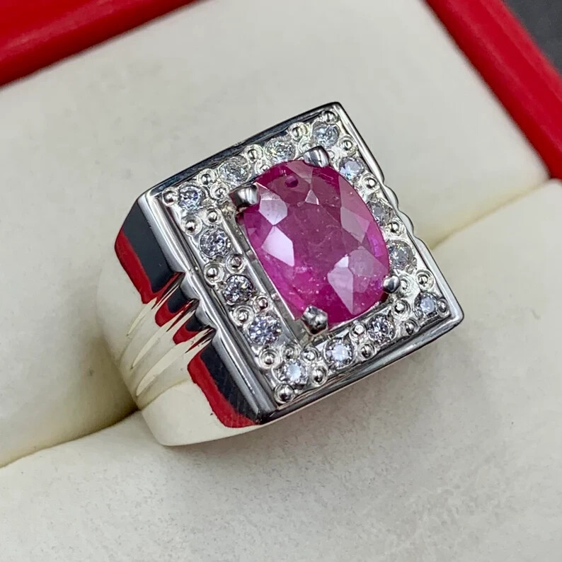 Handmade item Materials: Silver Gemstone: Sapphire Gem colour: Blue Band colour: