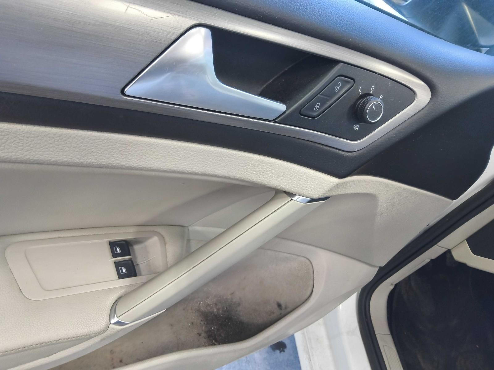 Used Battery Tray fits: 2015 Volkswagen Golf Grade A
