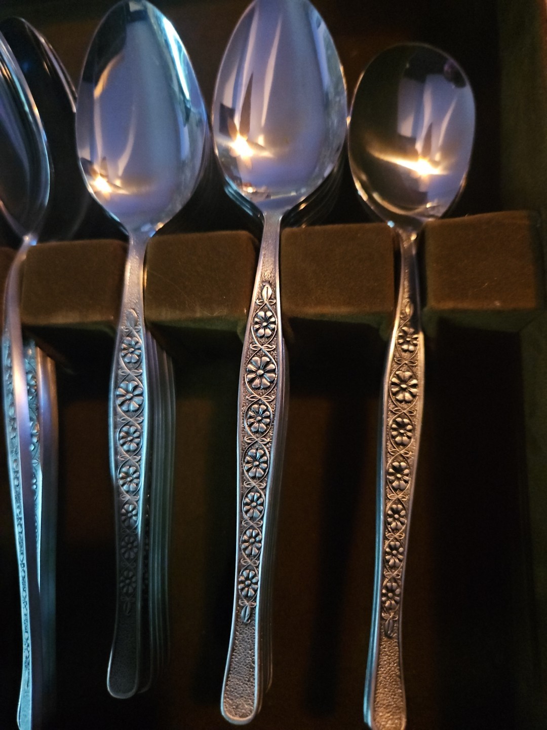 Imari Present Midcentury Stainless Steel Flatware Japan floral Service For 10