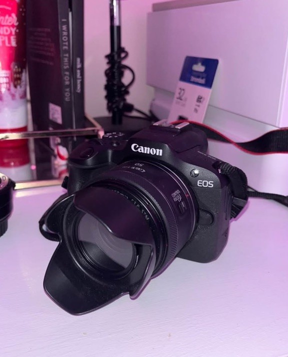Canon EOS R100  Camera Bundle with Commlite Adapter, Canon Lens, Victiv Tripod
