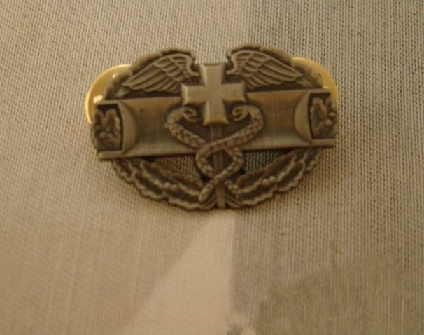 US Army Combat Medical Medic Metal Badge 1st Award Cap Pin