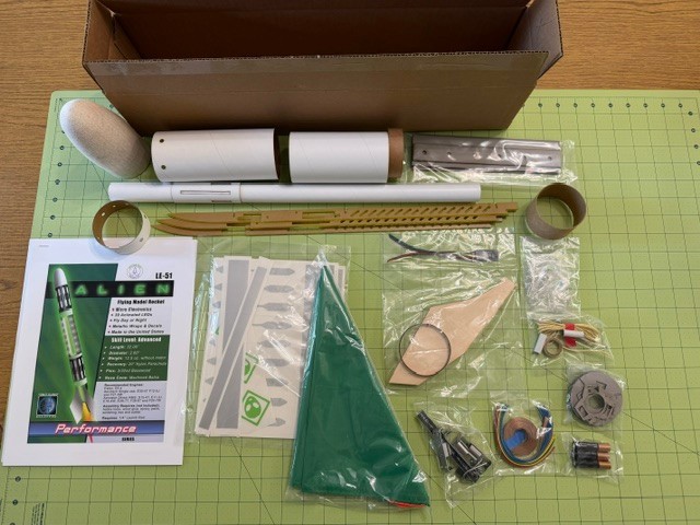 Leading Edge Rocketry LLC Alien Flying Model Kit Advanced Skill Night Rocket