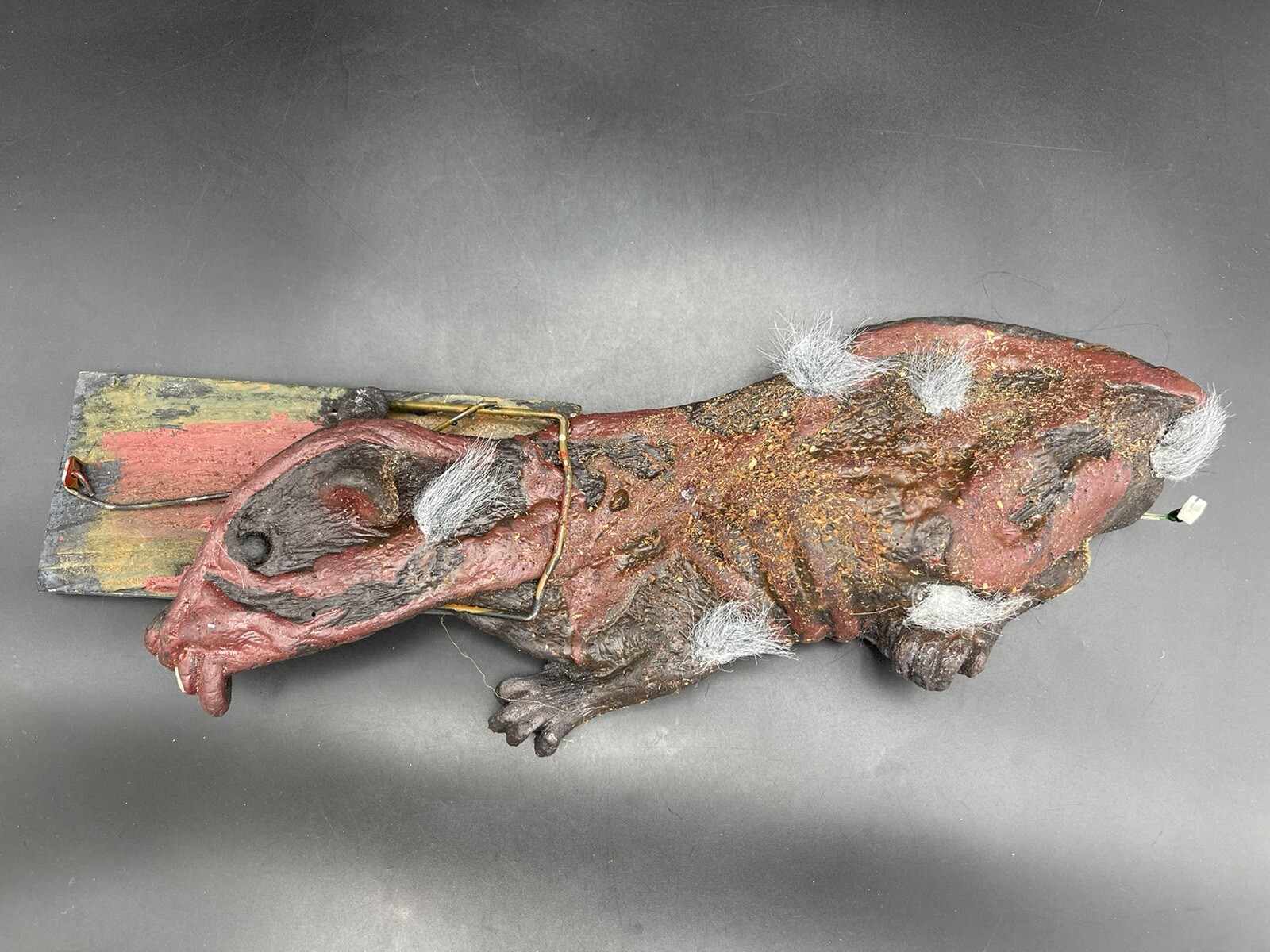 Realistic Rubber Dead Rat with Wood Trap Halloween Toy Novelty Prop Decoration