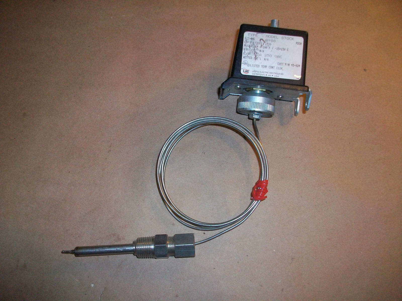 United Electric Temperature Controller E54S8988    0-300F