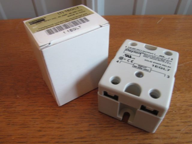DAYTON Solid State RELAY Puck Style input 90-280vac output 48-480v #1EGL7 (U-40)