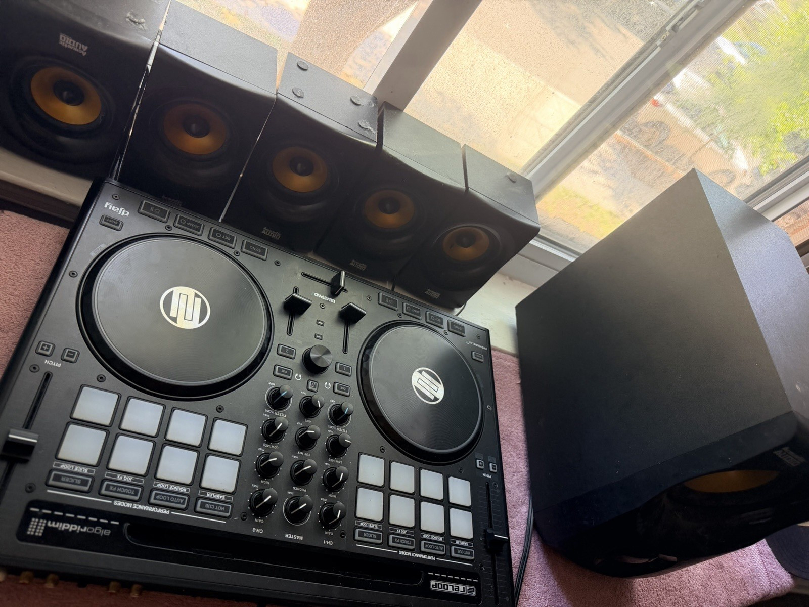 Reloop Beatpad 2 DJ Controller, Built-in Effects, 16 Pads, PC/Mac Compatible