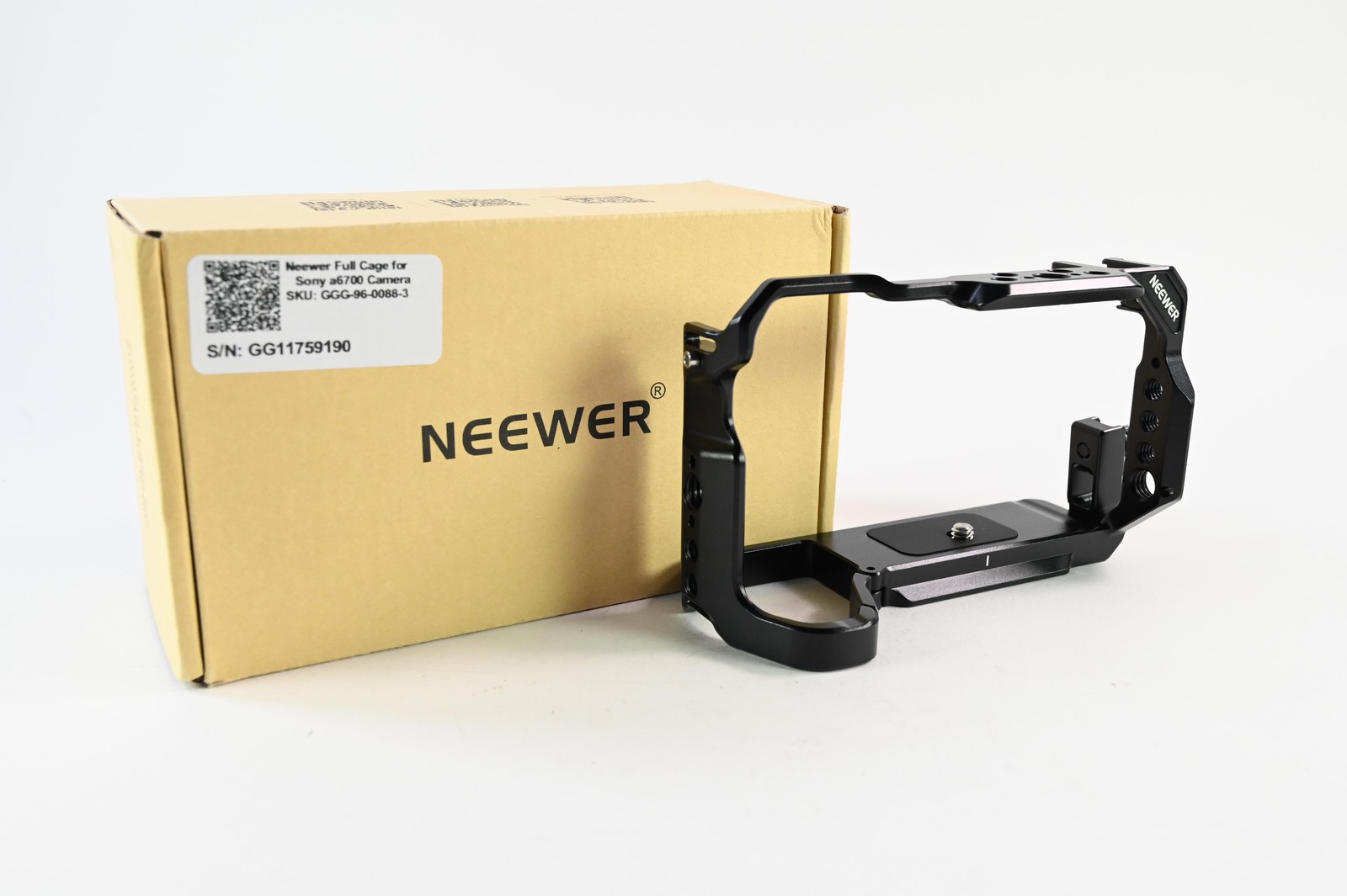Neewer Full Cage for Sony a6700 Camera #G190