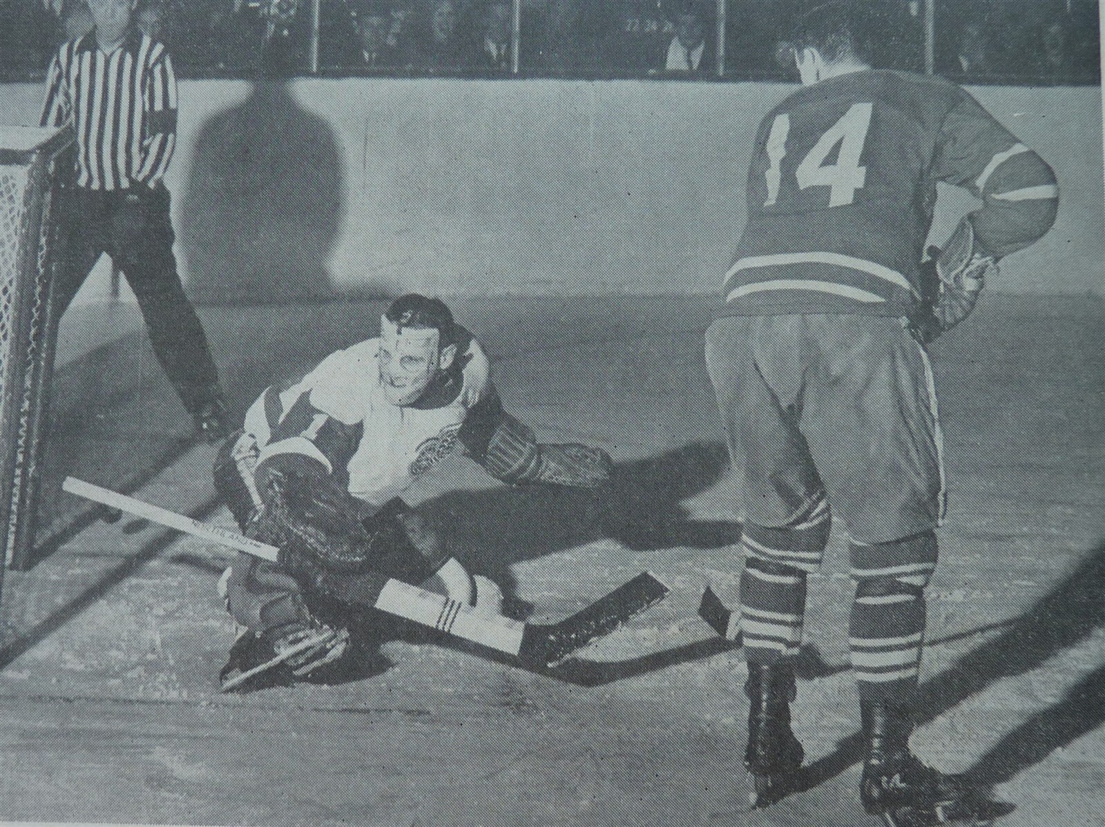 HOCKEY PHOTO PRINT TERRY SAWCHUK  DETROIT VS DAKE KEON TORONTO
