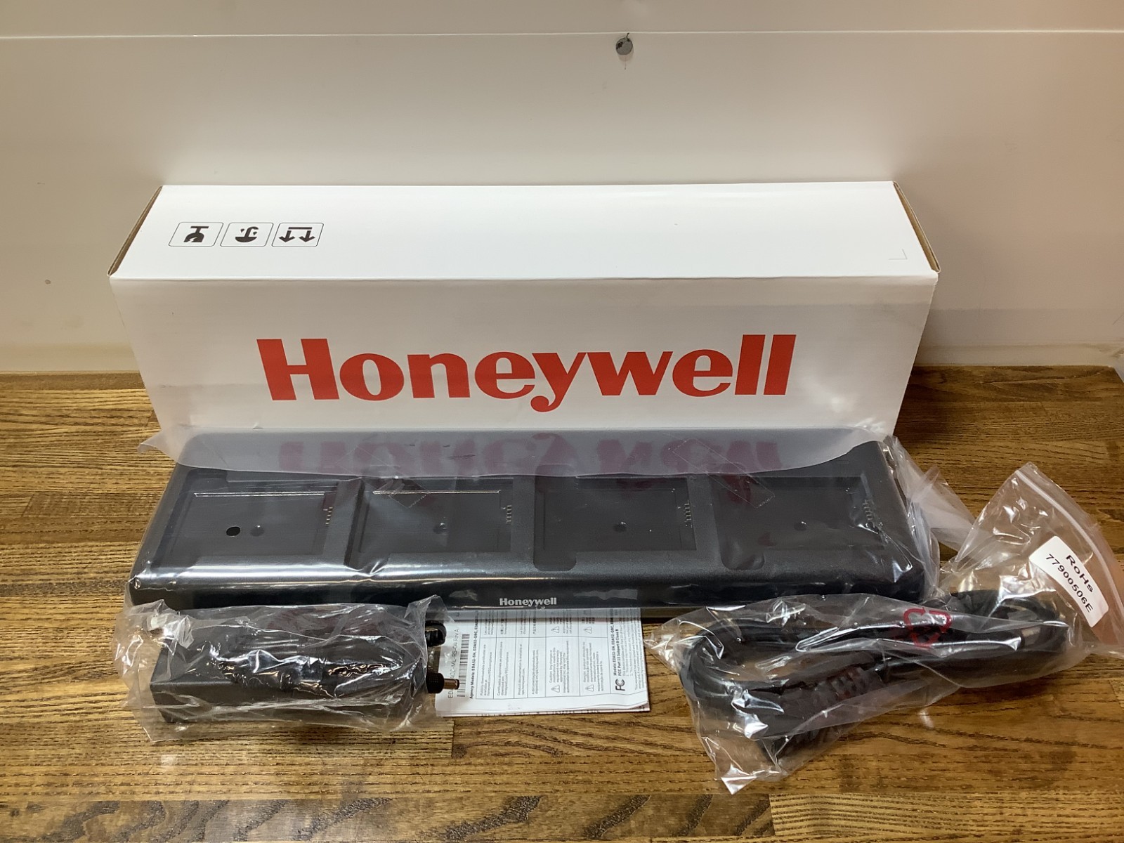 NEW Honeywell EDA52-QBC- Quad Battery Charger