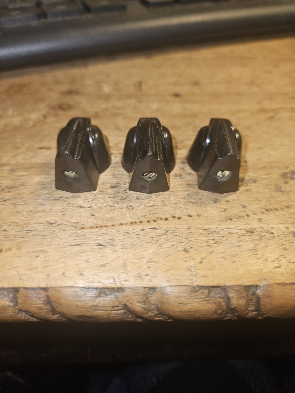 3 VINTAGE GOOD USED DAKA WARE BLACK CHICKEN HEAD POINTER KNOBS TUBE AMP TONE