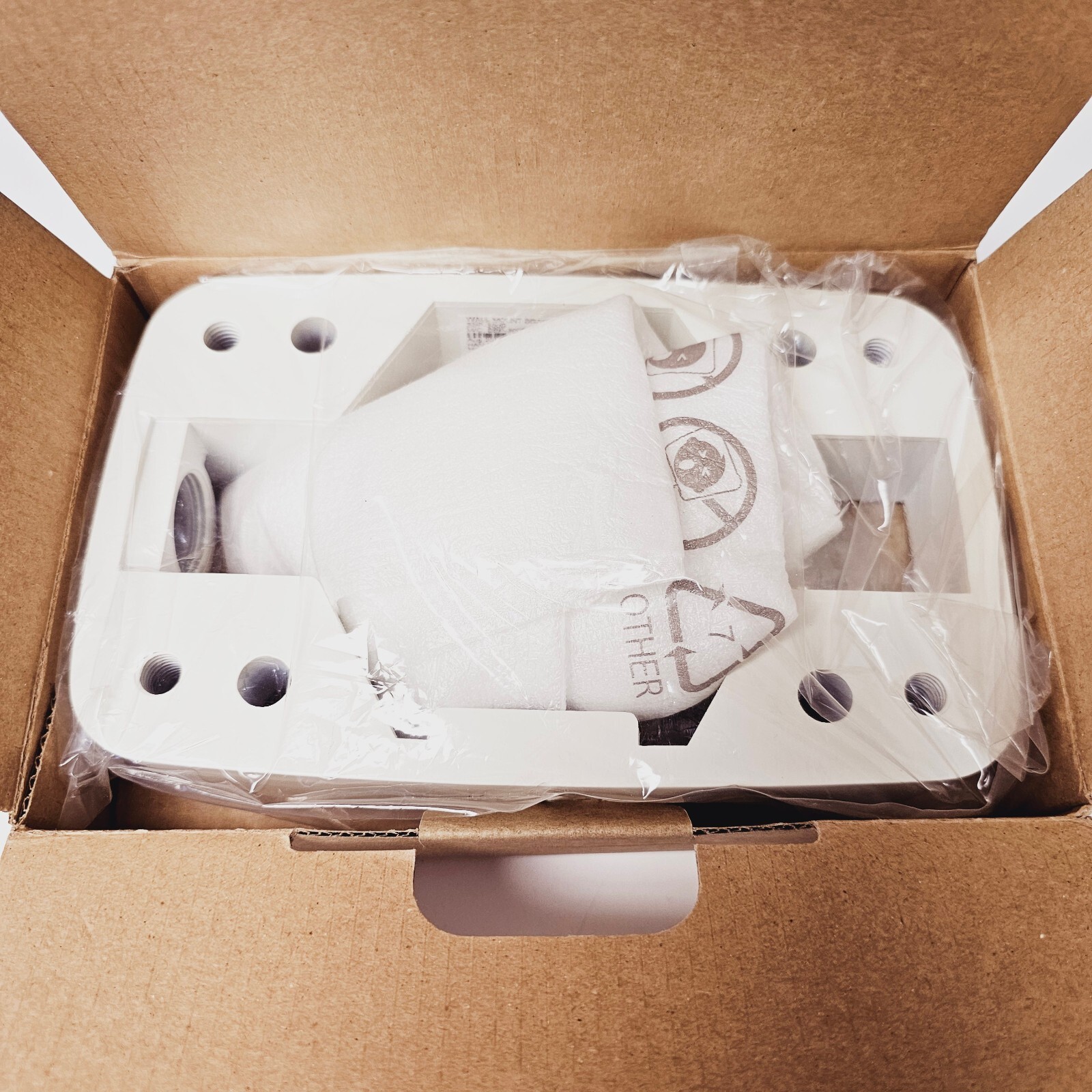 Hanwha Techwin SBP-300B Wall Mount Bracket NEW