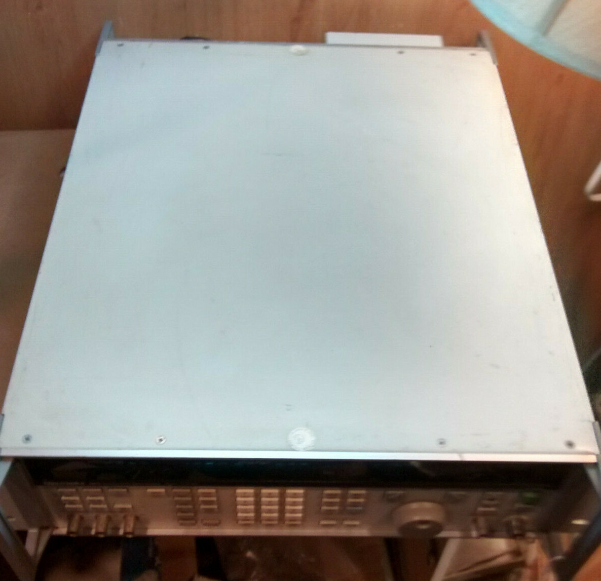Giga-tronics 6082A Synthesized RF Signal Generator 100 kHz to 2112MHz Option 132