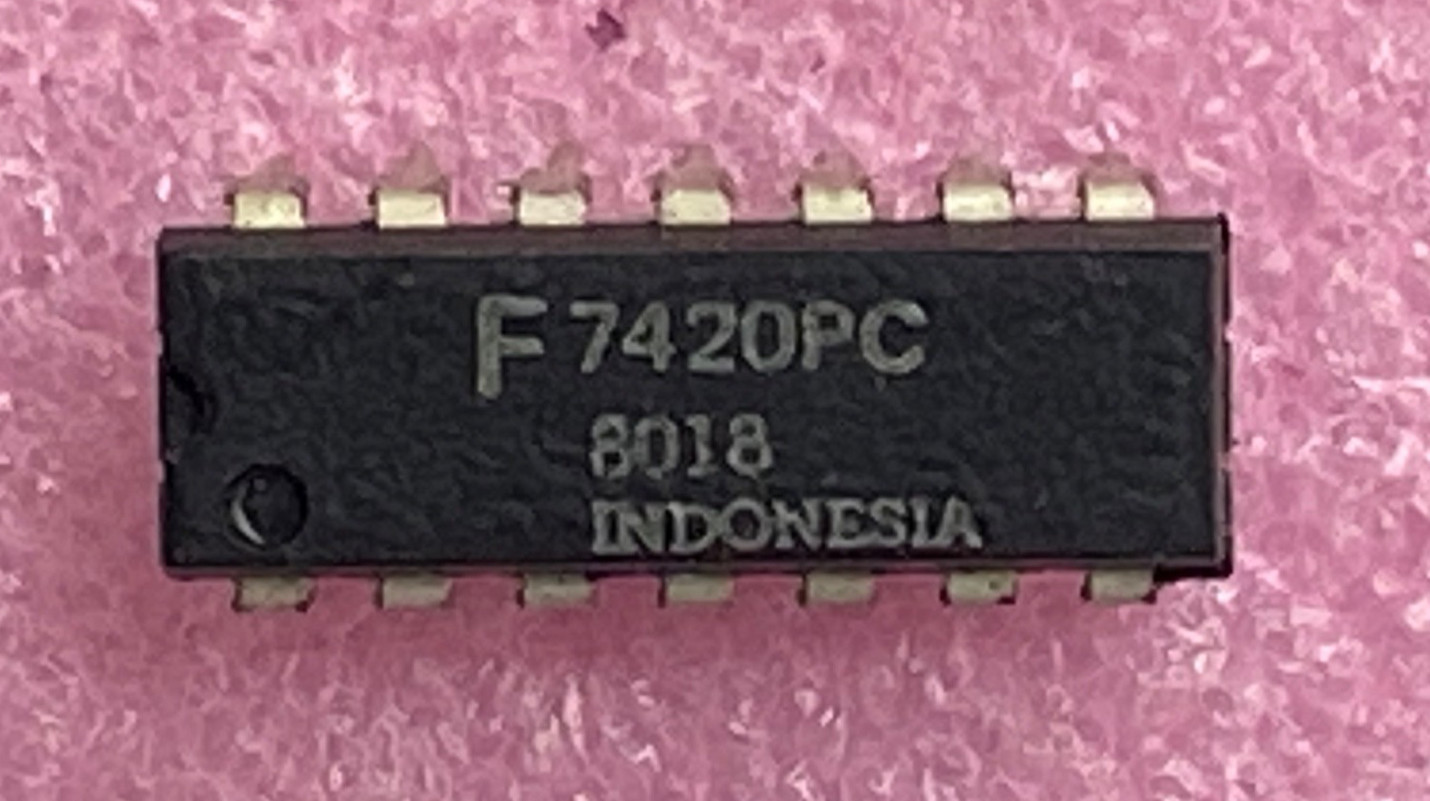 Fairchild 7420PC dual 4-input bipolar NAND gates Integrated Circuit