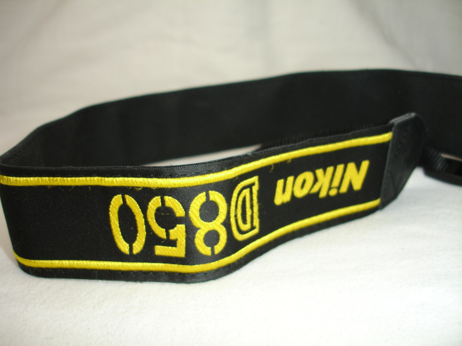 NIKON D850 CAMERA NECK STRAP , AN-DC18 , OEM