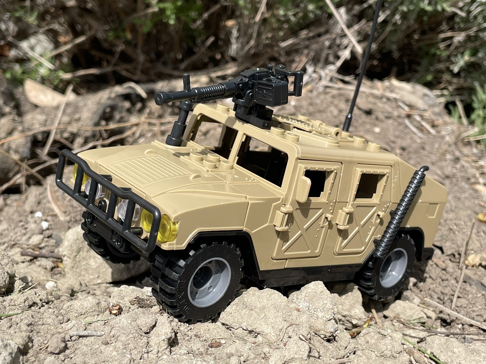 Humvee Building Blocks Builder  Military Armored Off-Road Army Brick Model Tan