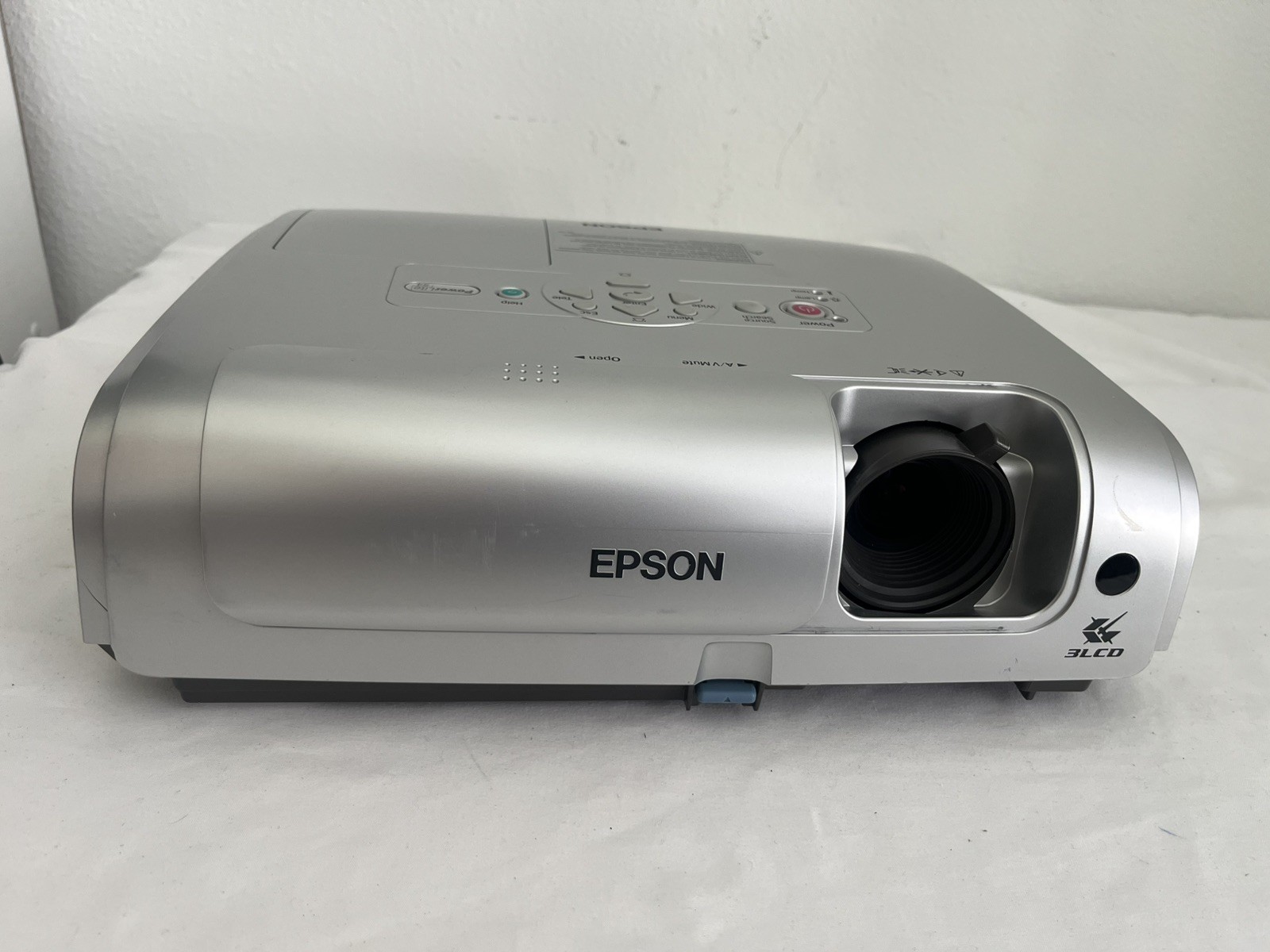 EPSON EMP-S4 LCD PROJECTOR W/ Remote