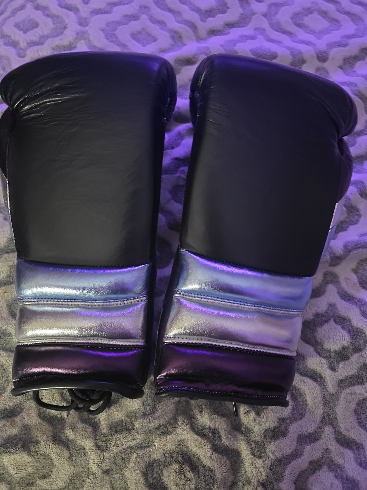 Brand New Never Worn Or Used 18 Oz Hernandez Boxing Gloves Black Silver Purple