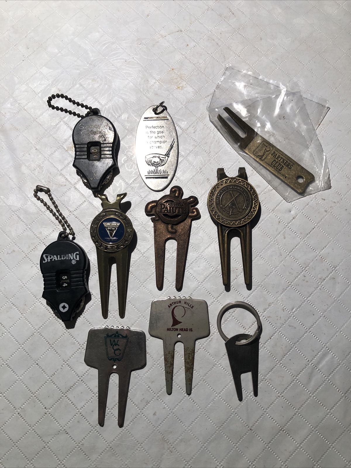 Vintage (10) Greens Golf Ball Markers Divot Repair Tools Score Caddy